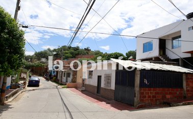 En este sector del barrio 20 de Julio, ocurrió el ataque a bala, la noche del martes. Juan Pablo Cohen