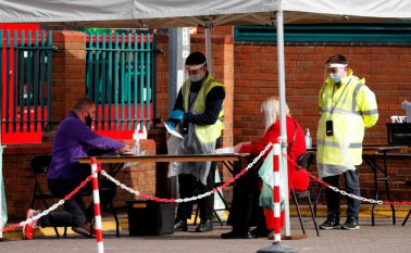 En varios países europeos volvieron a imponerse severas restricciones ante la aceleración en la propagación del coronavirus. AFP