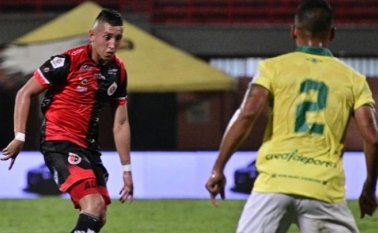 Auli Oliveros ya jugó un clásico con la camisa del Cúcuta Deportivo este año. En el 2019, con Bucaramanga en el General Santander, debutó ante el rojinegro. Archivo