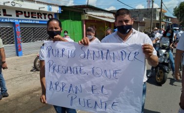 La actividad se cumplió de manera pacífica. Los manifestantes recorrieron los principales puntos del municipio, llegando hasta el puente La Unión. Cortesía / La Opinión