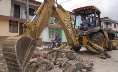 El aumento del salario mínimo puede ser una gran ayuda para las familias cuyos ingresos disminuyeron por causa de la pandemia. Archivo La Opinión