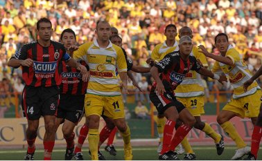 Con goles de Diego Cabrera y Alex del Castillo, el Cúcuta Deportivo ganó 2-1. Archivo/La Opinión