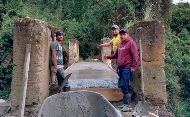 Después de las reparaciones financiadas por la Alcaldía de Silos, el puente Los Tintos fue habilitado. Cortesía