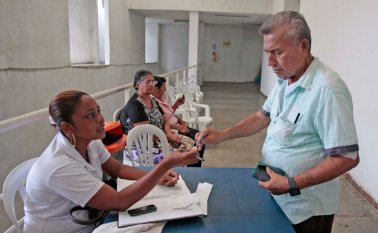El programa atiende a 1,6 millones de personas a nivel nacional. Archivo / La Opinión