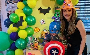 Ana Karina Soto se adelantó y disfrazó a su hijo el viernes. Instagram
