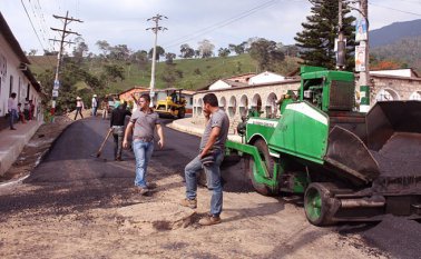 Se priorizarán inversiones en vías terciarias, electrificación rural, sector agropecuario conectividad, agua potable y saneamiento básico. Archivo La Opinión