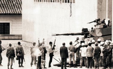 La primera edición de la investigación fue en inglés en 1993 y la versión en español se publicó 25 años después del hecho y 17 de la edición en inglés. Colprensa