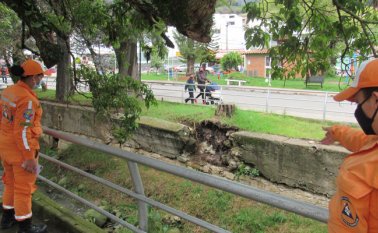 Los voluntarios de la Defensa Civil, inspecciona los sitios de alto riesgo del municipio. Roberto Ospino