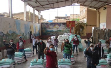 El alcalde Wilder Capacho entregó la semilla e insumo de los productores campesinos. Cortesía