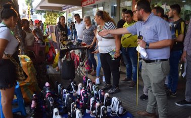 Ordenar el centro de la ciudad tiene al secretario de Gobierno al borde de una destitución por parte del Concejo. Fotos Archivo La Opinión