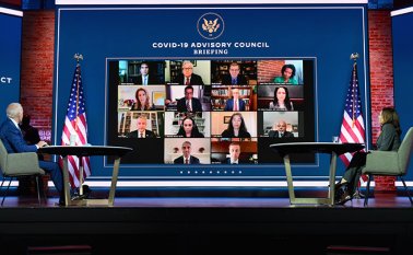 El presidente electo de Estados Unidos, Joe Biden, comenzó a trabajar ayer en la atención de la pandemia como lo prometió en su campaña. AFP