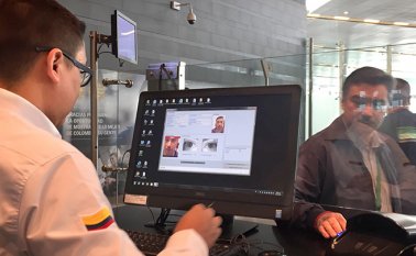 Esta tecnología permitirá analizar las características físicas de cada individuo basada en el reconocimiento de las huellas dactilares, el iris, entre otras. Colprensa