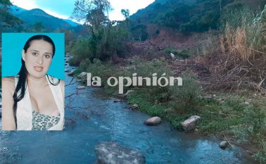 En este lugar quedó tendido el cuerpo de Maribel Parra Acevedo, tras recibir el golpe de la piedra. Cortesía para La Opinión