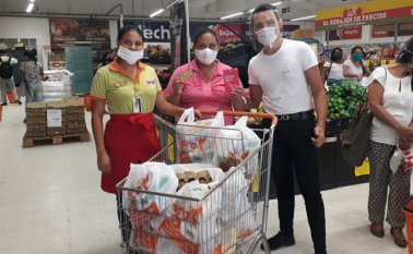 La plataforma MOVii ofrece en su alianza con Tiendas Ara la opción de invertir los recursos del subsidio para enviar mercados a sus familiares en otras ciudades del país. Archivo