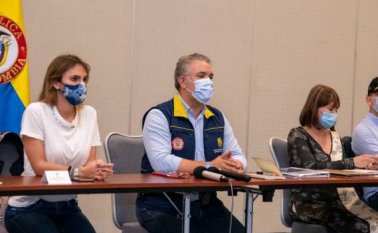 El presidente Iván Duque se trasladó a Cartagena con varios integrantes del Gobierno para liderar un Puesto de Mando Adelantado, en el que se coordina la movilización la ayuda humanitaria hacia la isla de Providencia. Colprensa