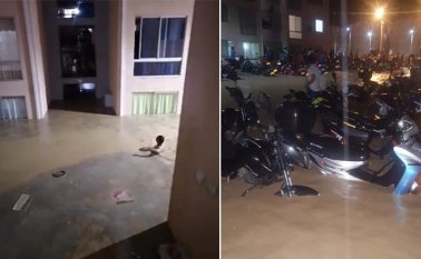 Los videos también muestran un parqueadero con decenas de motos, que parecen flotar por la anegación. Cortesía