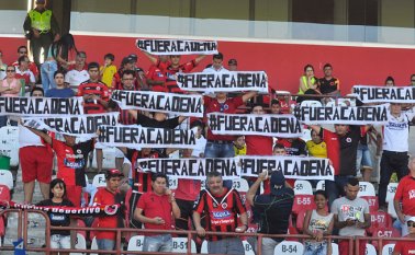 Desde 2015, la hinchada empezó a rechazar a Cadena. Archivo