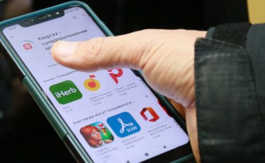 Kaspi ha visto aumentar su volumen de usuarios en un 70% durante el primer semestre de 2020, alcanzando a 8 millones sobre una población de 19 millones de habitantes. AFP