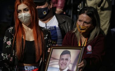 Familiares, amigos y manifestantes hicieron este lunes un acto conmemorativo del año del homicidio de Dilan Cruz. Colprensa