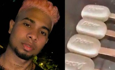 En el video el joven mostró el paso a paso de cómo creó las paletas de jabón, las cuales estaban rellenas de chocolate, por lo que fue fácil engañar a las personas que inocentemente las probaban. El Universal