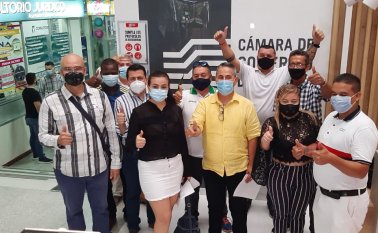 Estos son los ciudadanos que conformaron el Comité cívico en la Cámara de Comercio.  Foto Cortesía