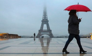 Las asociaciones de ayuda en París  alertan desde hace meses sobre una explosión del número de solicitudes de ayuda de estudiantes, sobre todo extranjeros, muchos de los que se quedaron sin empleo debido a las medidas de confinamiento.  Archivo La Opinión