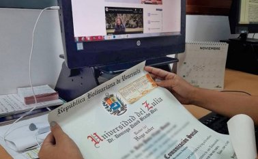 La solicitud es a través de la página web de MinEducación La Opinión