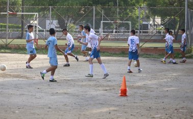 La escuela tiene becados a niños y niñas de las zonas más vulnerables de la ciudad. Juan Pablo Cohen / La Opinión