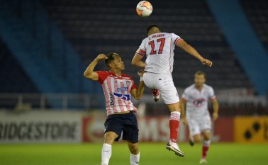 Junior hizo respetar su casa en Barranquilla y por ahora va con ventaja 2-1 en su serie frente a Unión La Calera de Chile. AFP