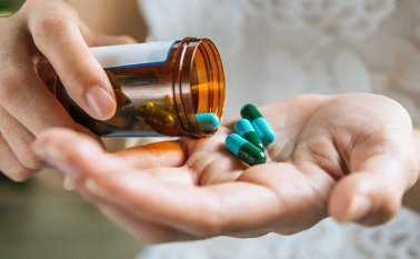 Según la Organización Mundial de la Salud (OMS), la farmacovigilancia es la actividad mediante la cual se busca detectar, evaluar, comprender y prevenir los efectos adversos de un medicamento. Cortesía