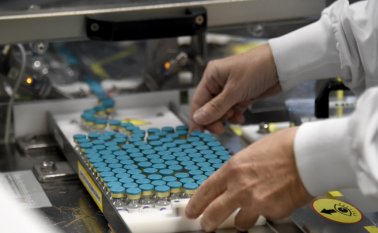 Francia dispondrá de un potencial de 200 millones de dosis. AFP
