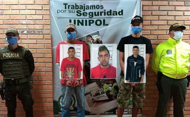 Los capturados deberán responder por el delito de hurto calificado y agravado. Son señalados de cometer hurtos en los barrios Aeropuerto, Panamericano, Ínsula y Trigal del Norte. Juan José Osorio Morales, José Javier Coronel y Anderson Santamaría. Policía Nacional