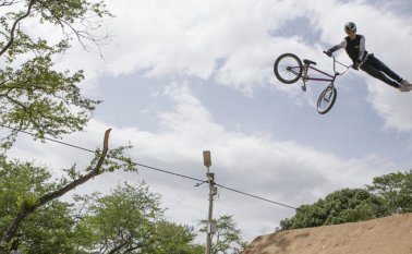 Nixon Rodríguez lleva más de una década practicando el BMX. Cortesía