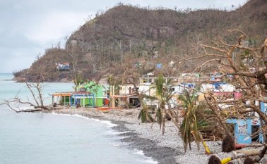 una caída total de los servicios de energía, comunicaciones y agua, y un saldo de dos fallecidos. Colprensa