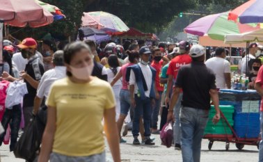 La indisciplina se sigue viendo en Cúcuta, se presentan constantes aglomeraciones en el centro de la ciudad. Alfredo Estévez / La Opinión