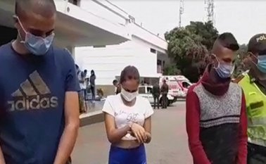Dos hombres y una mujer fueron capturados. Captura de video