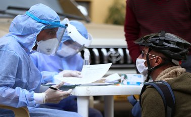 Las cifras de contagios y muertes por COVID-19 vuelven a crecer en el país. Colprensa