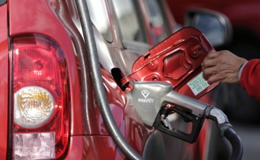 Pese al aumento del último mes del año, el precio de la gasolina para este año se convierte en el más bajo desde mayo de 2017, cuando fue en promedio de 8.156 pesos por galón en las 13 principales ciudades. Colprensa