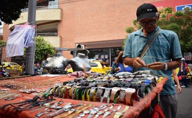 Los migrantes recurren a la informalidad como principar actividad laboral. Archivo / La Opinión