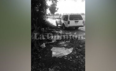 El cadáver de Fabián Villamizar Caicedo quedó tendido a un costado de la carretera en el sector El Infierno. La Opinión