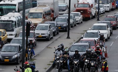 Tráfico de vehículos. Archivo La Opinión