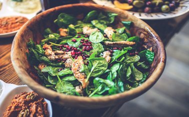 Es importante recordar que mantener una vida balanceada no depende únicamente de la alimentación. Sumado a esto, los médicos sugieren actividad física regular y garantizar un descanso óptimo para el cuerpo. Cortesía