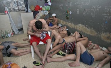 Así es el panorama en los calabozos de estación de Policía del barrio Alfonso López. Archivo / La Opinión