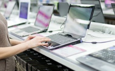 Imagen referencial de compras de portátiles. Internet