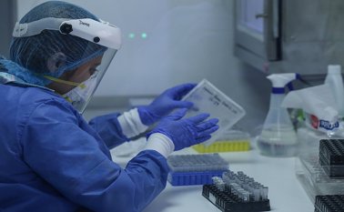 La Defensoría del Pueblo alertó sobre los riesgos de contagios masivos de COVID-19 en el fin de año. Colprensa