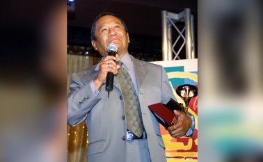 En 2014, Manzanero se convirtió en el primer mexicano en recibir un Grammy especial a la trayectoria, y en 2001 se alzó con el Grammy Latino al mejor dúo o grupo pop vocal por su álbum "Duetos". AFP