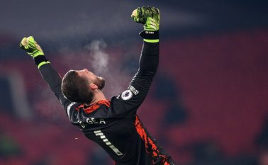 Dieciocho jugadores y miembros de los equipos técnicos han dado positivo en test PCR, según se conoció el martes. AFP