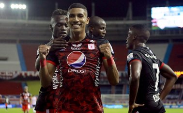 El volante del América, Luis Sánchez, fue pieza clave en la recta final por el título. Archivo / La Opinión