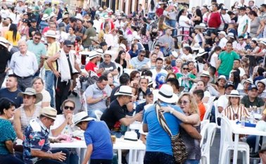 La pandemia obligó a las autoridades a suspender los tradicionales carnavales que se iniciaban hoy. Archivo/La Opinión