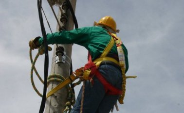 El mayor porcentaje de los trámites y solicitudes recibido por la Superservicios se concentró en el servicio de energía eléctrica. Archivo / La Opinión